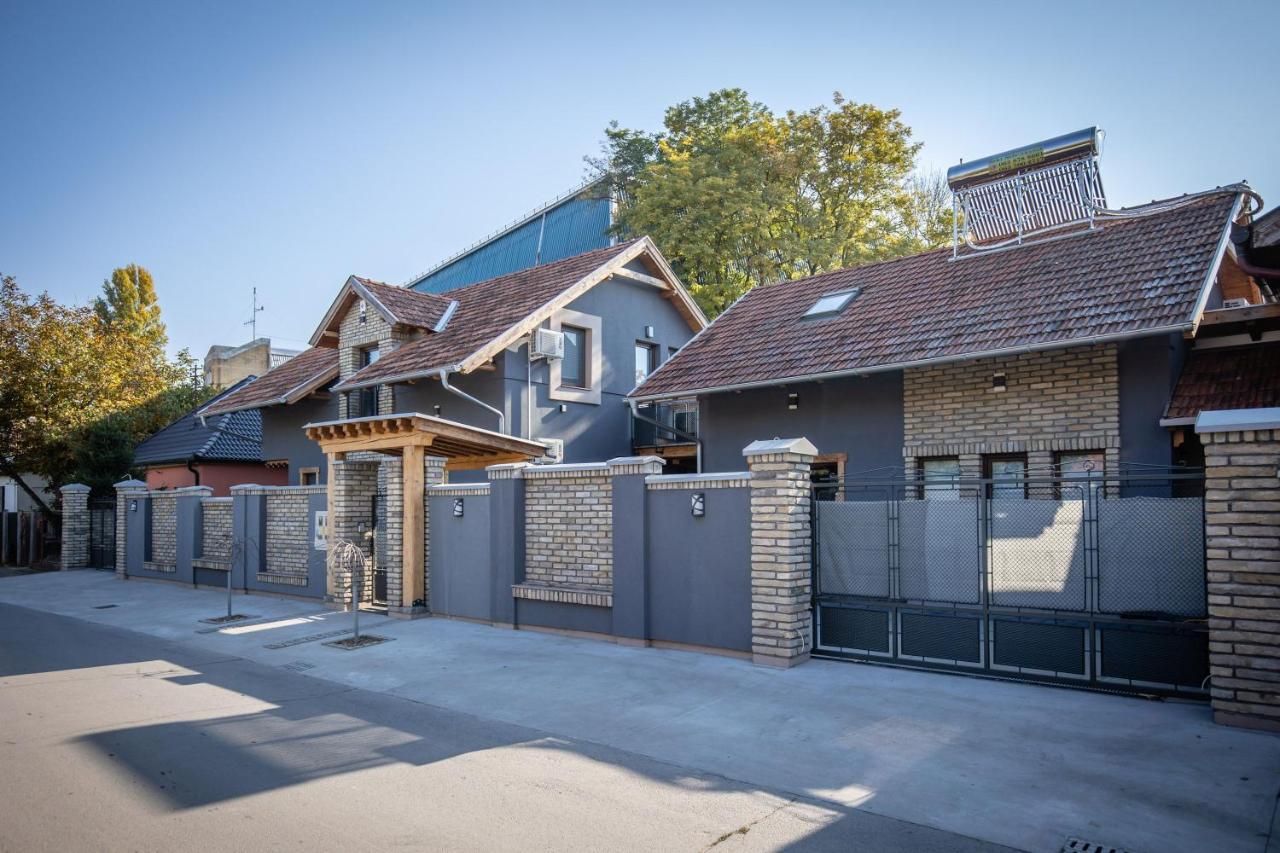 Gray Brick Apartment Subotica Exterior photo