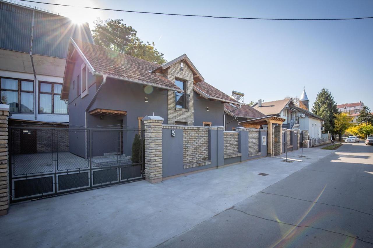 Gray Brick Apartment Subotica Exterior photo