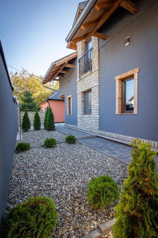 Gray Brick Apartment Subotica Exterior photo